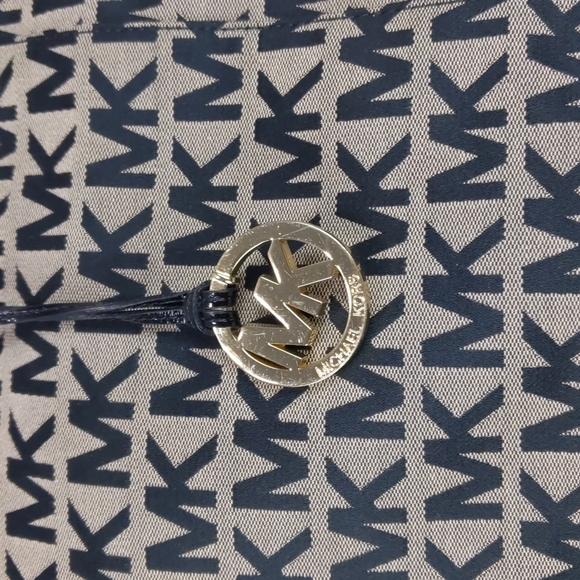 MICHAEL KORS Signature Jet Set Logo Tote Bag - Picture 2 of 7